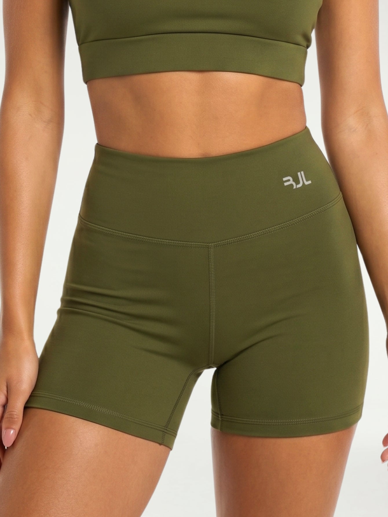 Short Essentials | Verde Militar
