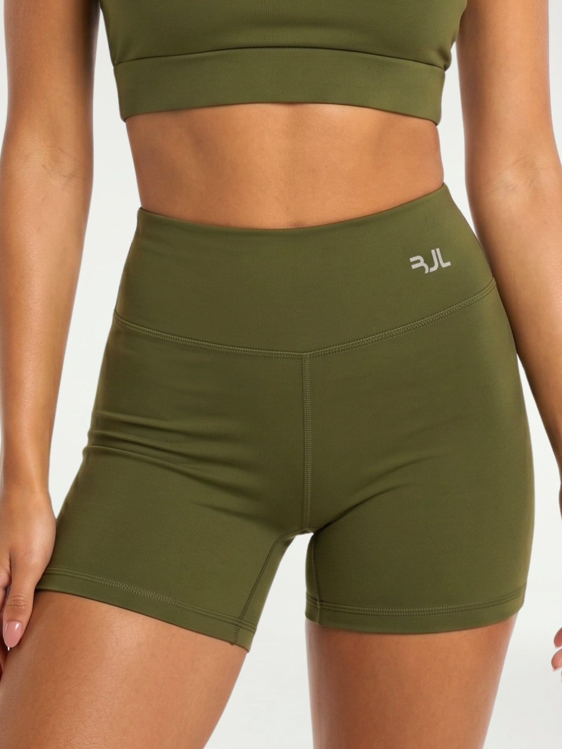 Short Essentials | Verde Militar