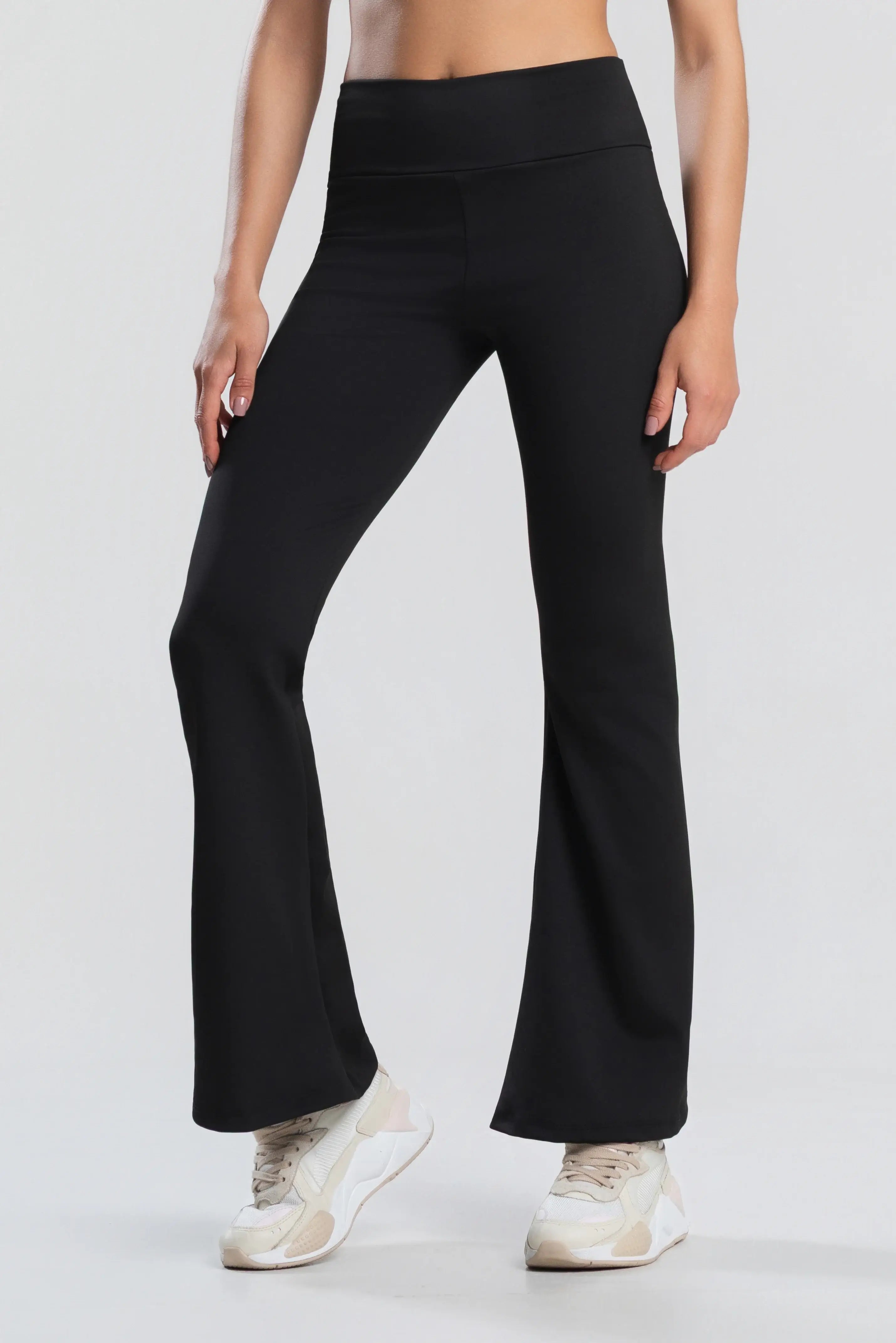 Conjunto Legging Flare + Cropped Essentials | Preto