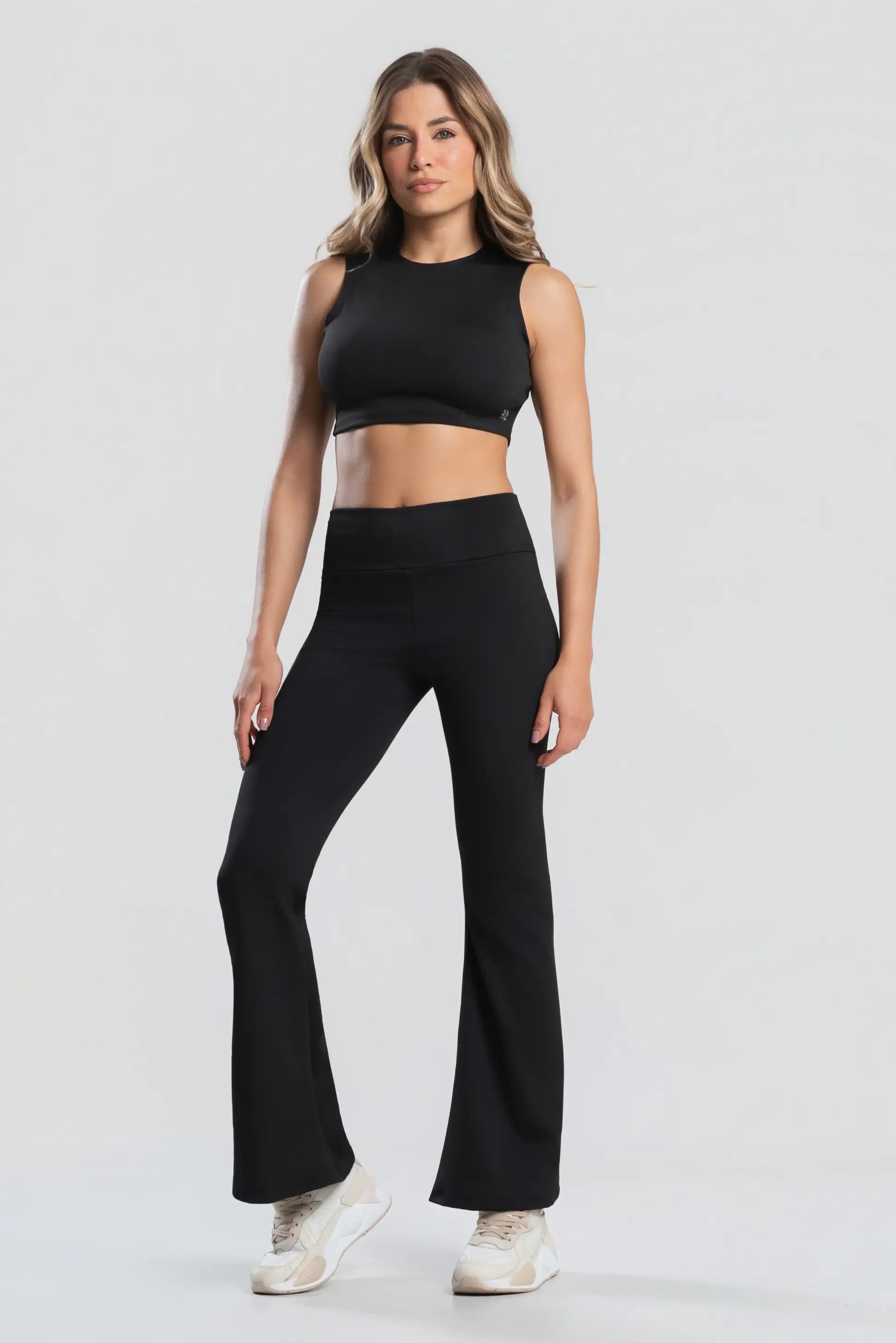 Conjunto Legging Flare + Cropped Essentials | Preto