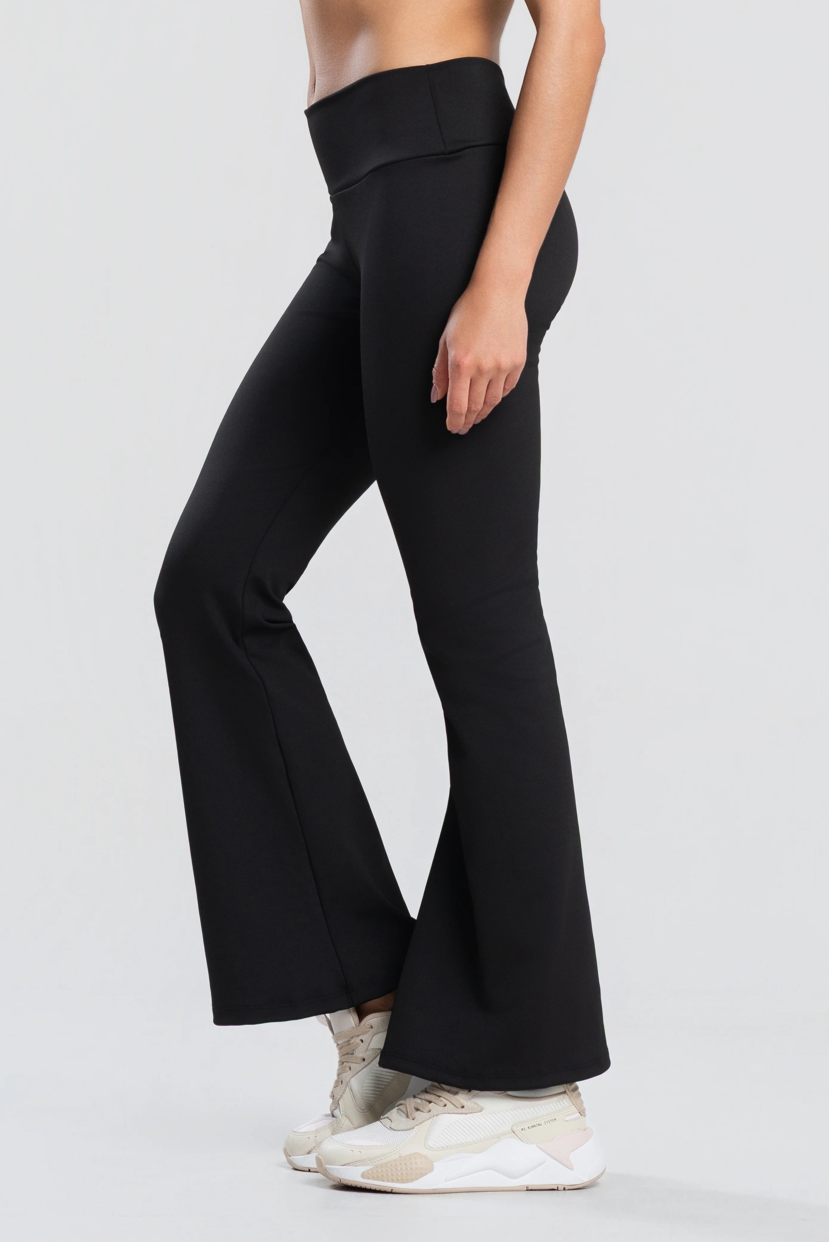 Conjunto Legging Flare + Cropped Essentials | Preto