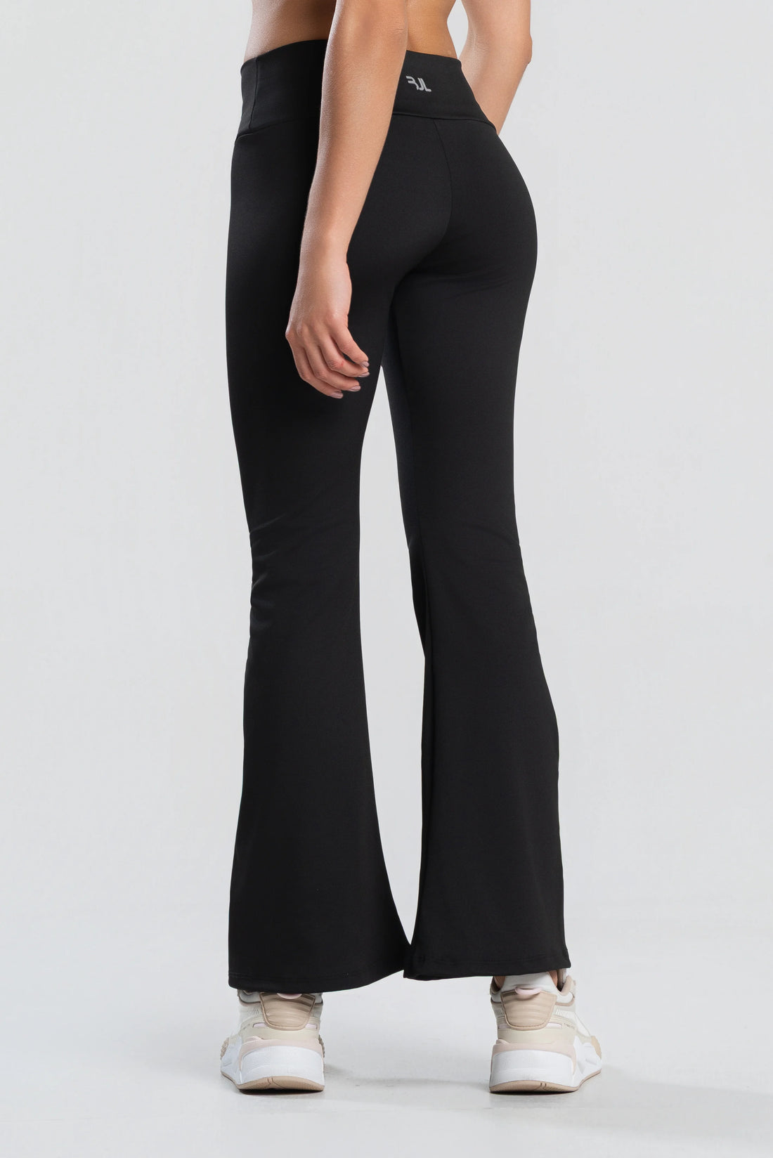 Conjunto Legging Flare + Cropped Essentials | Preto