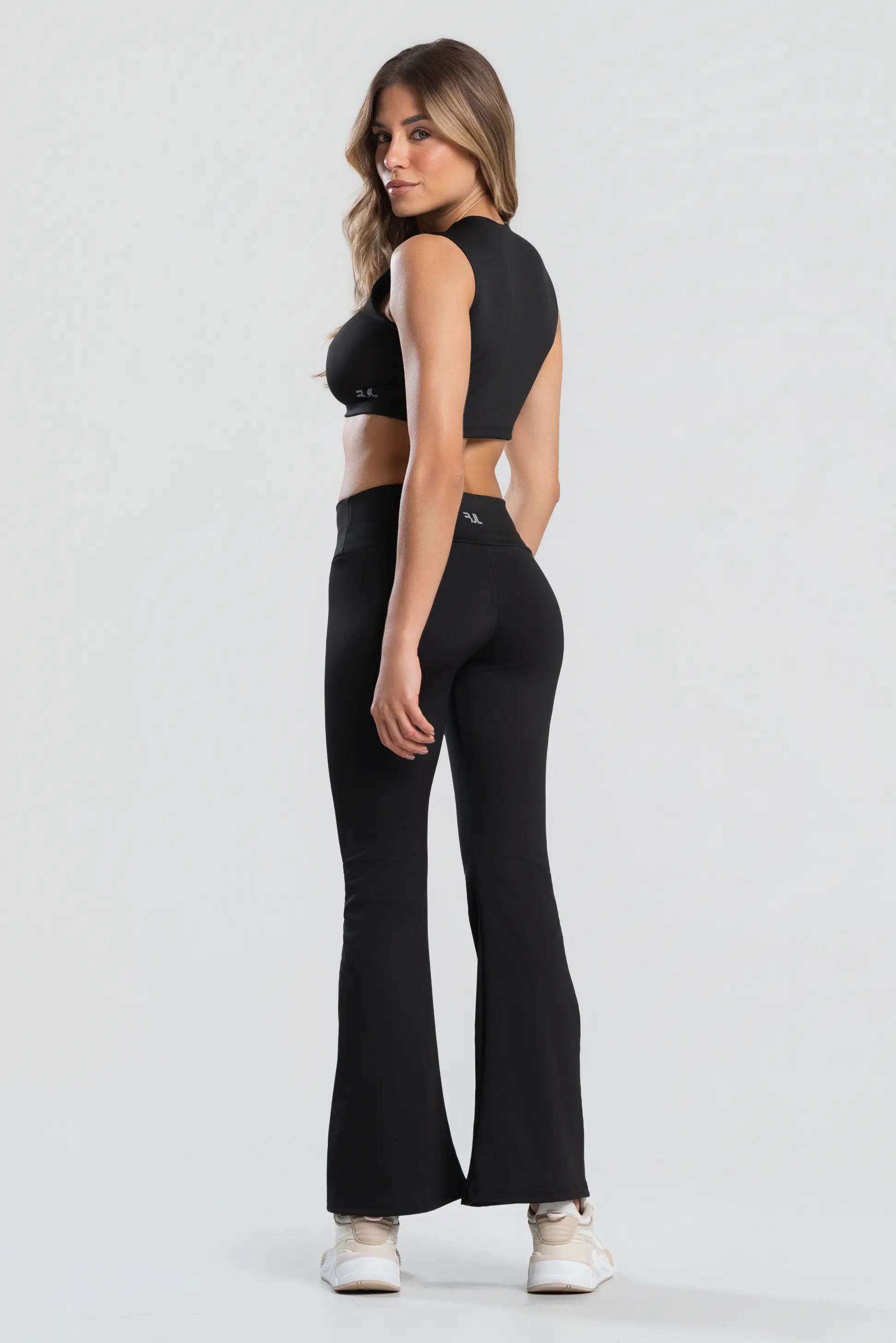 Conjunto Legging Flare + Cropped Essentials | Preto